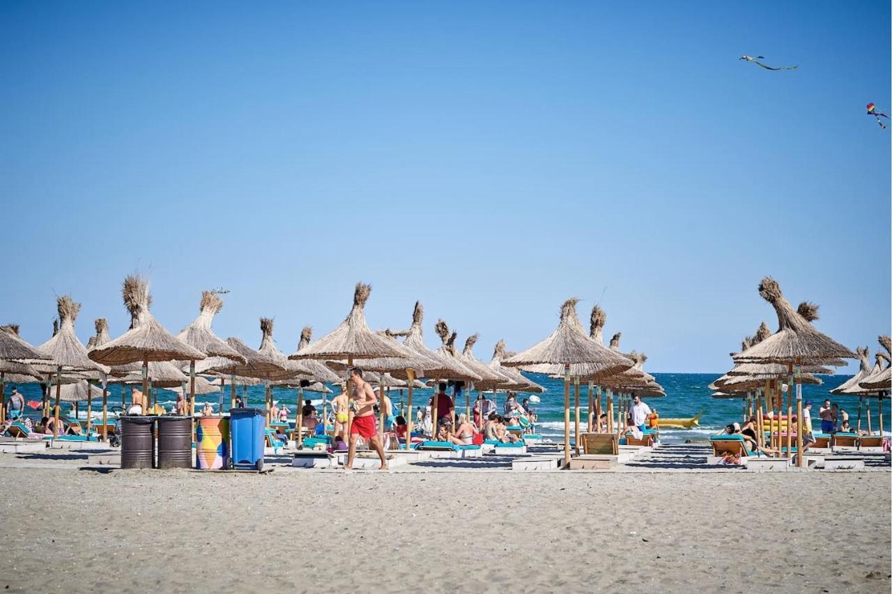 Baby Sea View And Pools Apartment- Mamaia Beach Resort Navodari Bagian luar foto