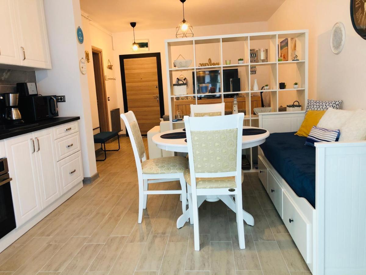 Baby Sea View And Pools Apartment- Mamaia Beach Resort Navodari Bagian luar foto