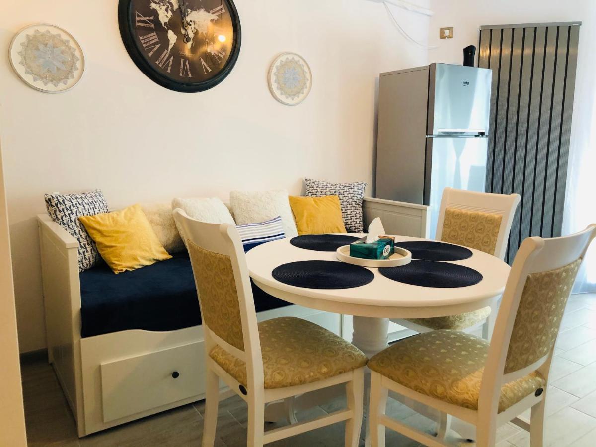 Baby Sea View And Pools Apartment- Mamaia Beach Resort Navodari Bagian luar foto